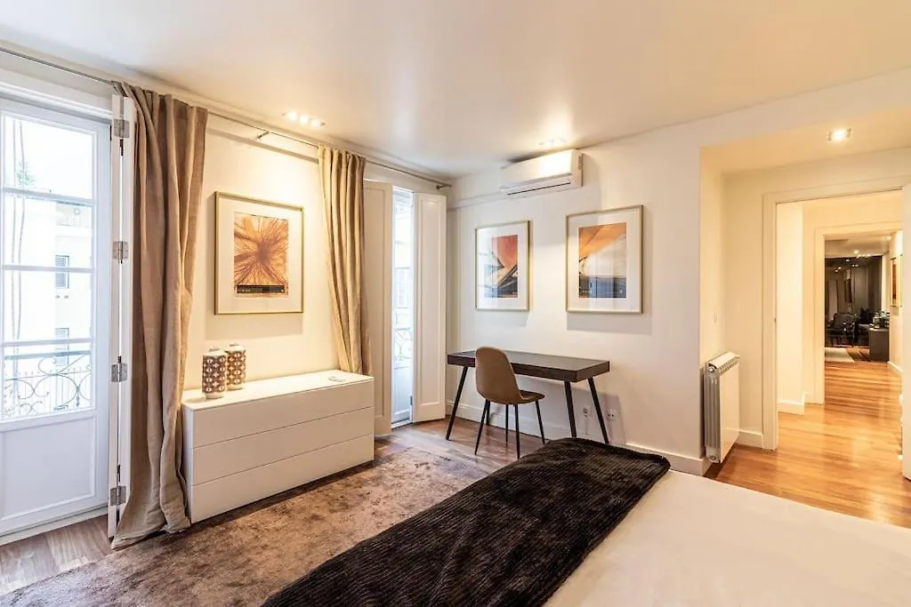 Chiado Deluxe Modern Feel 3 Bedroom Apartment Lisbon