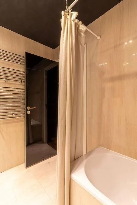 Chiado Deluxe Modern Feel 3 Bedroom Apartment Lisbon Portugal