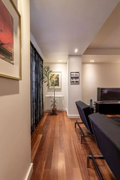Chiado Deluxe Modern Feel 3 Bedroom Apartment Lisbon