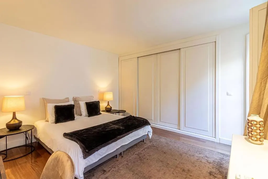 Chiado Deluxe Modern Feel 3 Bedroom Apartment Lisbon 0*,  Portugal
