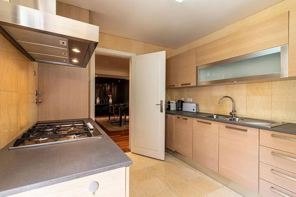 Chiado Deluxe Modern Feel 3 Bedroom Apartment Lisbon