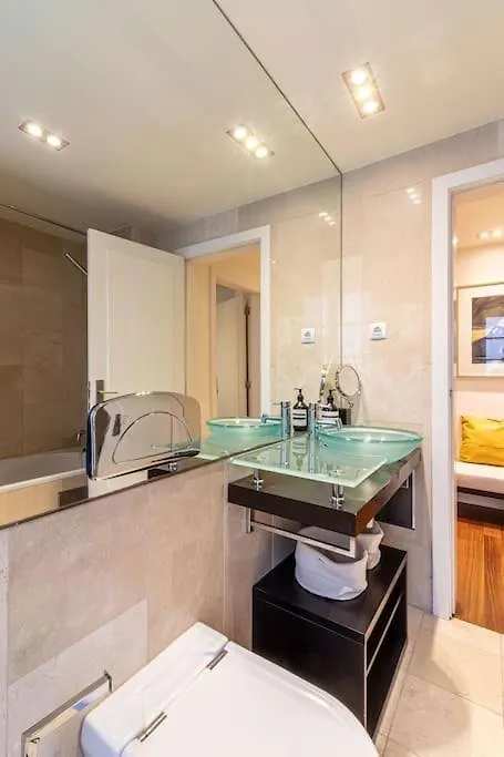 Chiado Deluxe Modern Feel 3 Bedroom Apartment Lisbon 0*,  Portugal