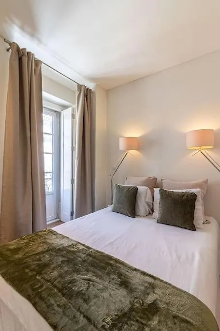 Chiado Deluxe Modern Feel 3 Bedroom Apartment Lisbon
