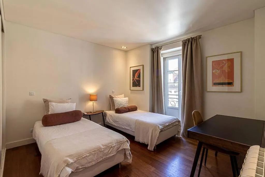Chiado Deluxe Modern Feel 3 Bedroom Apartment Lisboa