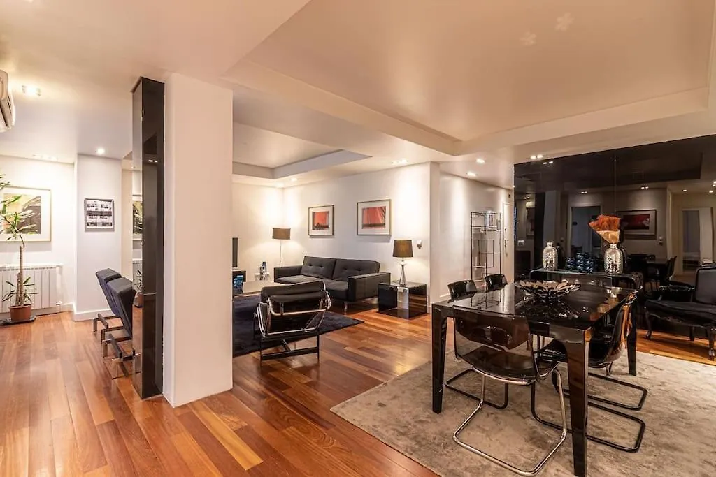 Chiado Deluxe Modern Feel 3 Bedroom Apartment Lisboa